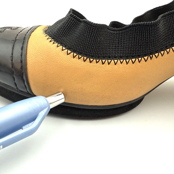 Tory Burch Black and Tan Heels Size 7 - Picture 8 of 12